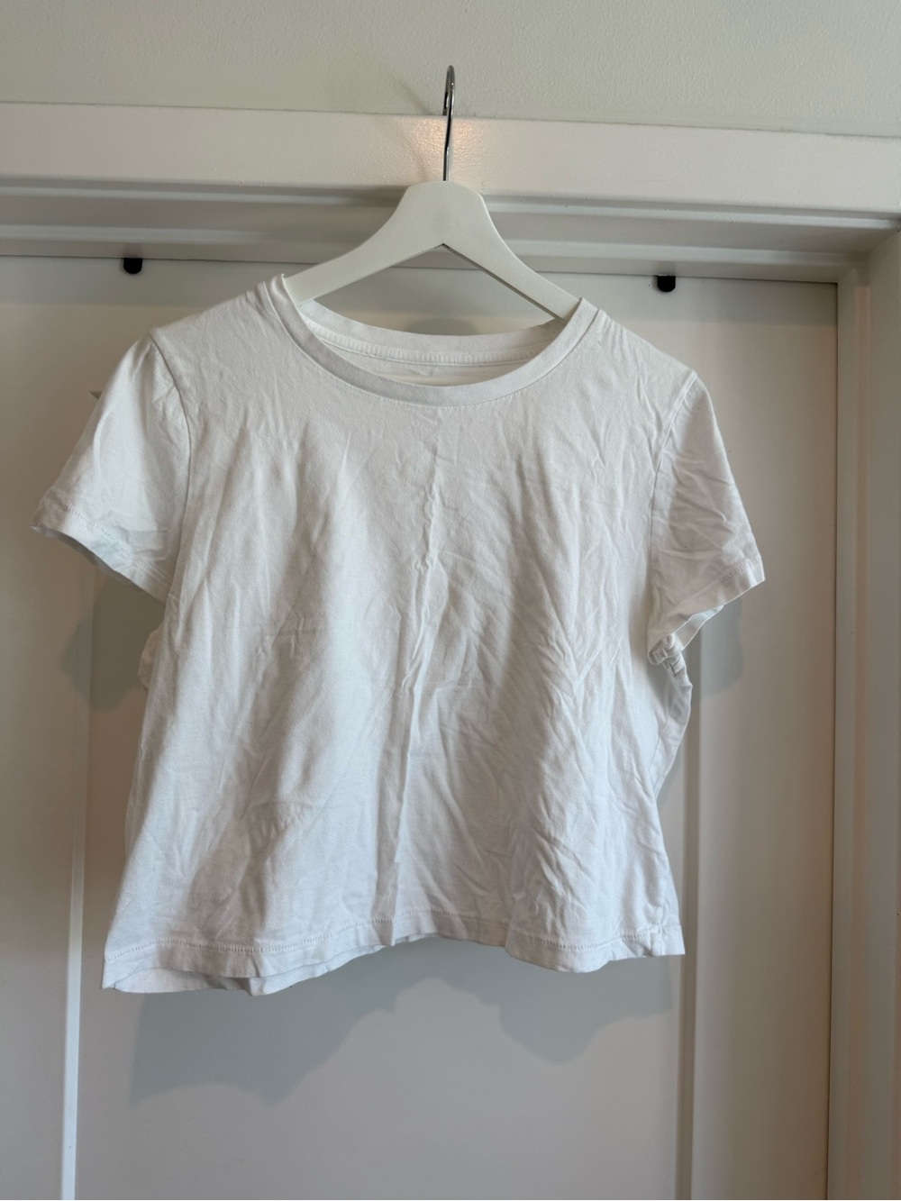 Universal Thread White Short Sleeve Crewneck Tee (classic tee)